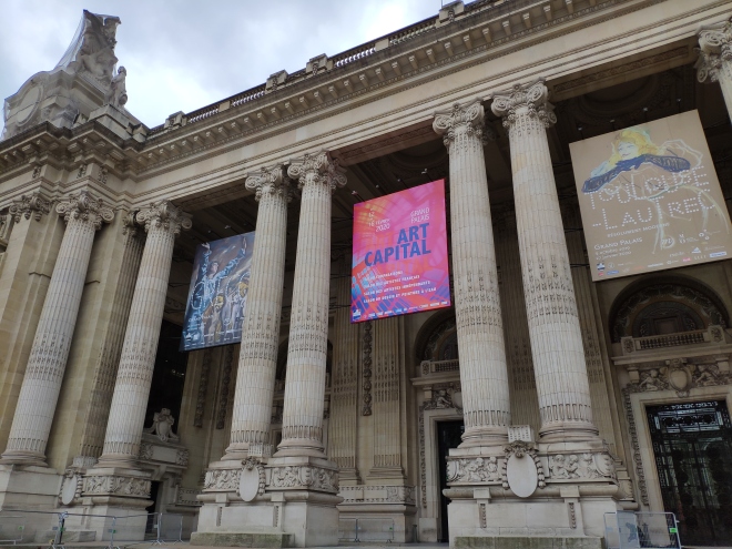 The front of the Grand Palais with the ArtCapital banner between Le Greco's and Toulouse-Lautrec's ones.